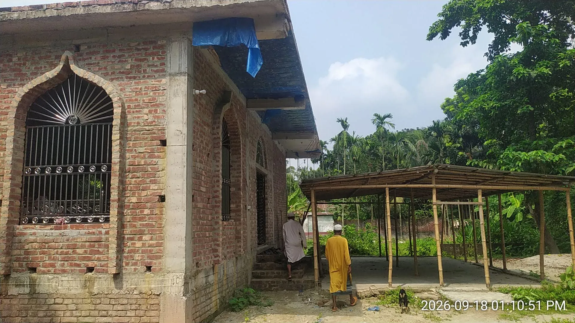 মসজিদের প্রবেশপথ